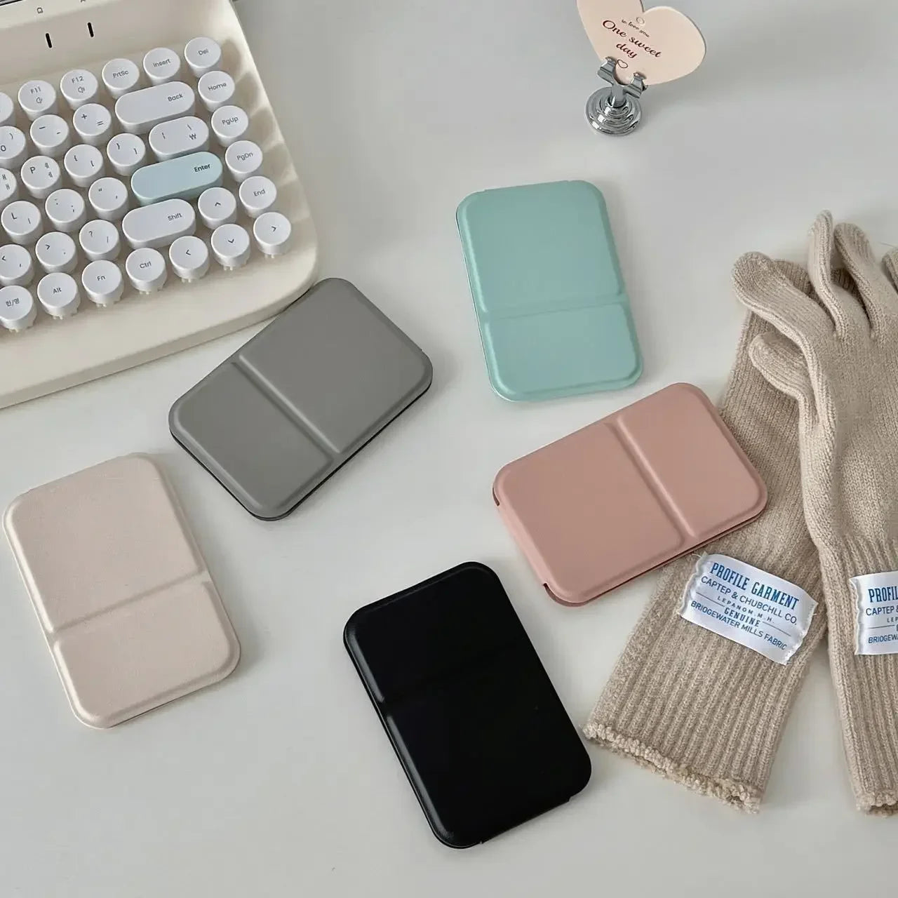 Miroir de Maquillage Portable et Pliable en Simili-Cuir – Design Chic & Compact