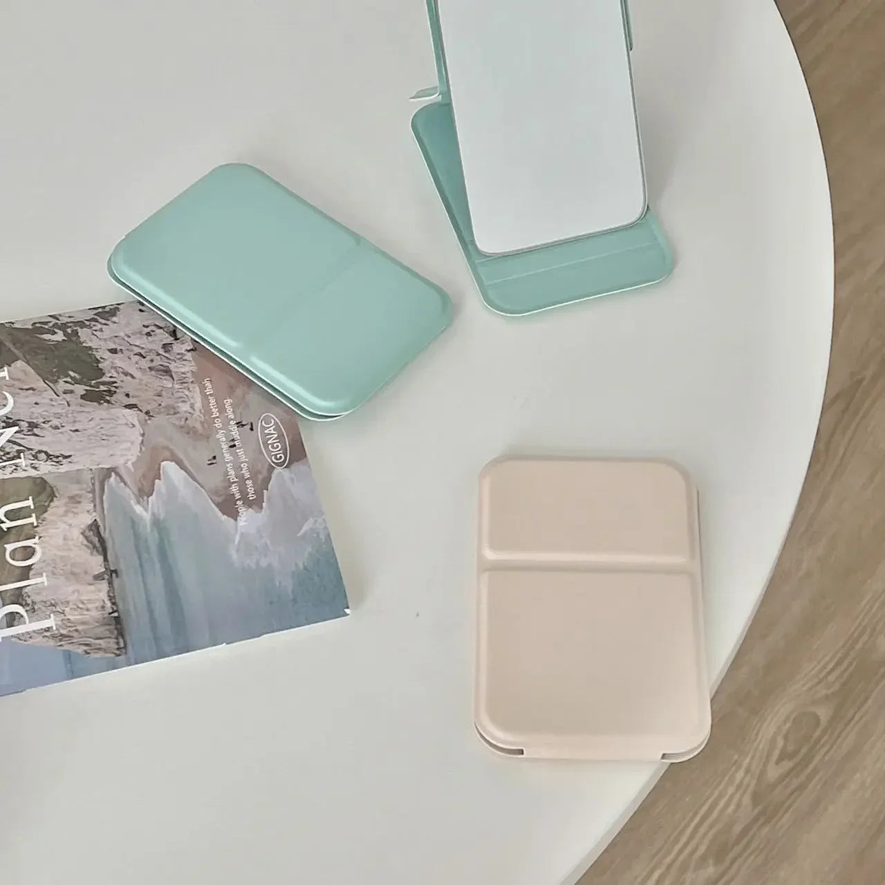 Miroir de Maquillage Portable et Pliable en Simili-Cuir – Design Chic & Compact